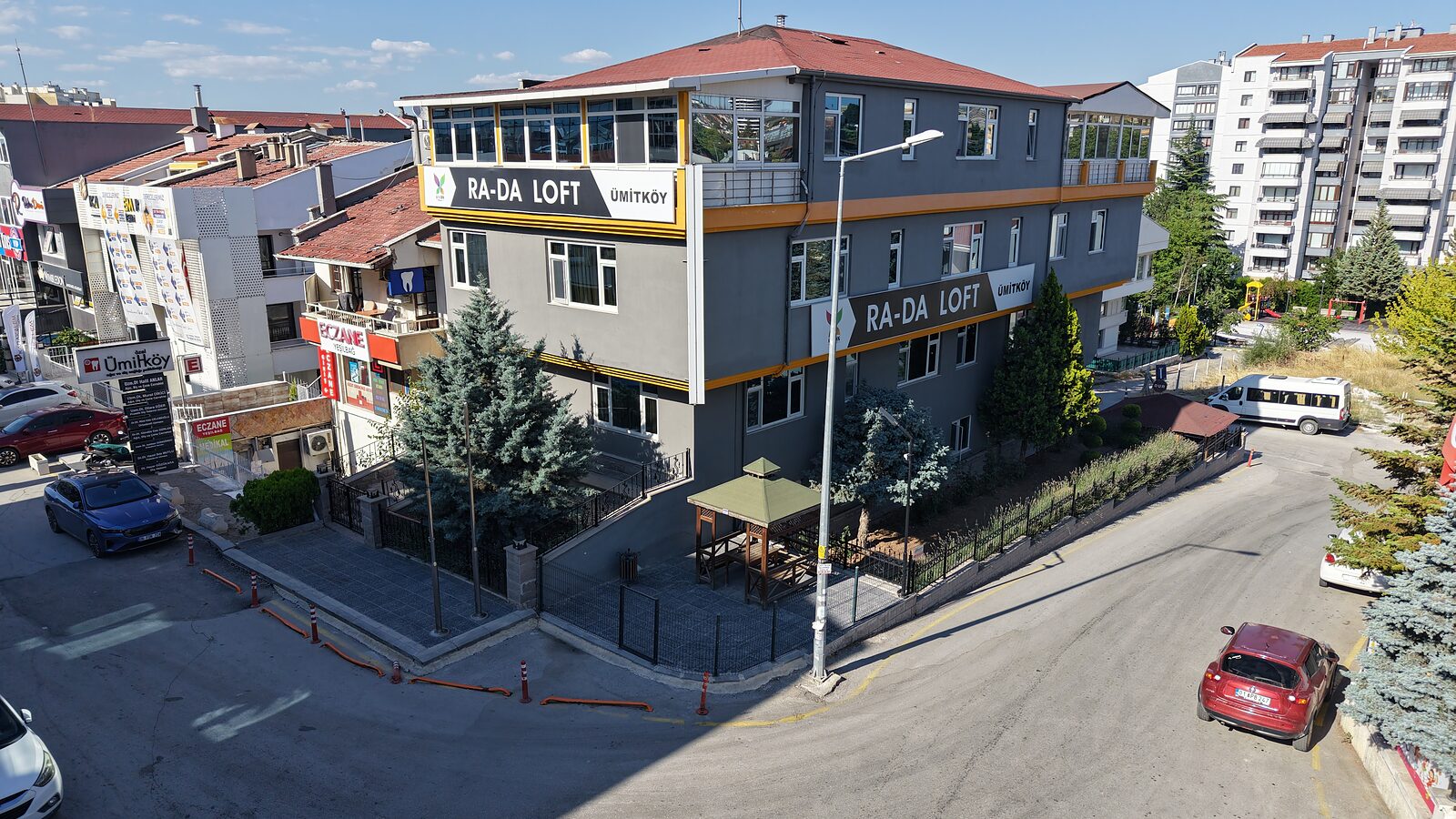Ümitköy Öğrenci Yurdu — bina cephesi ve çevresi